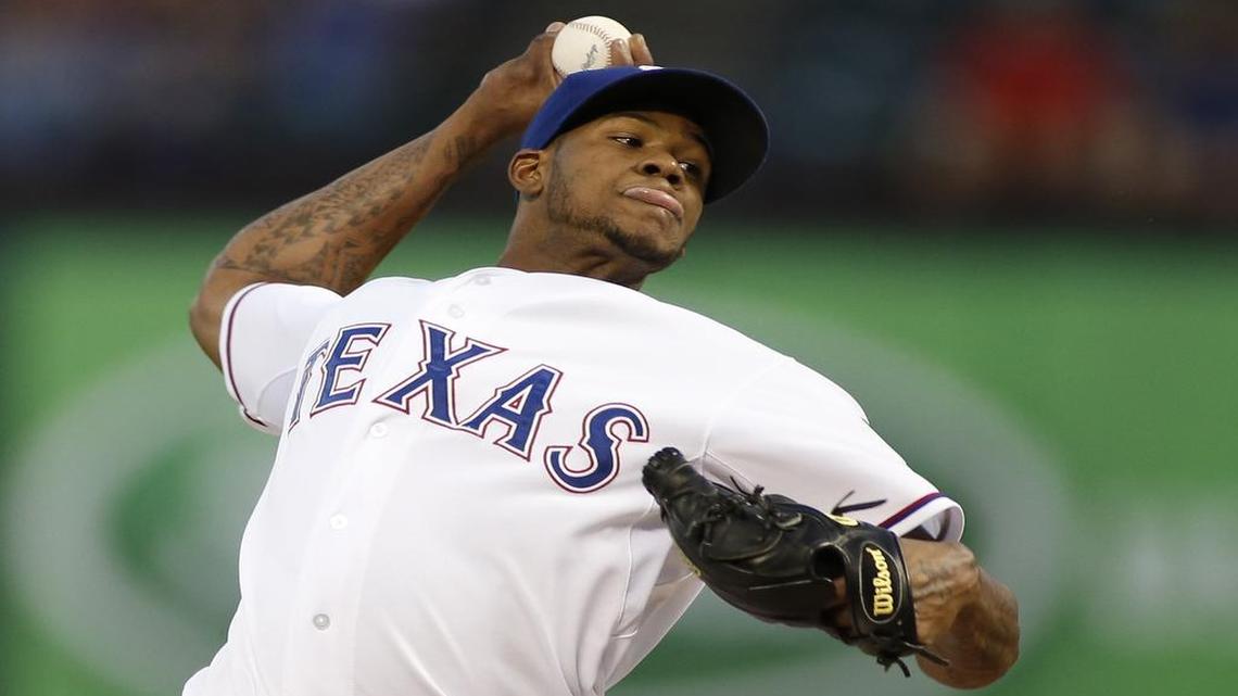 Lisalverto Bonilla did not pitch in 2015 after having Tommy John surgery in April. He was claimed by the Dodgers on waivers Wednesday.