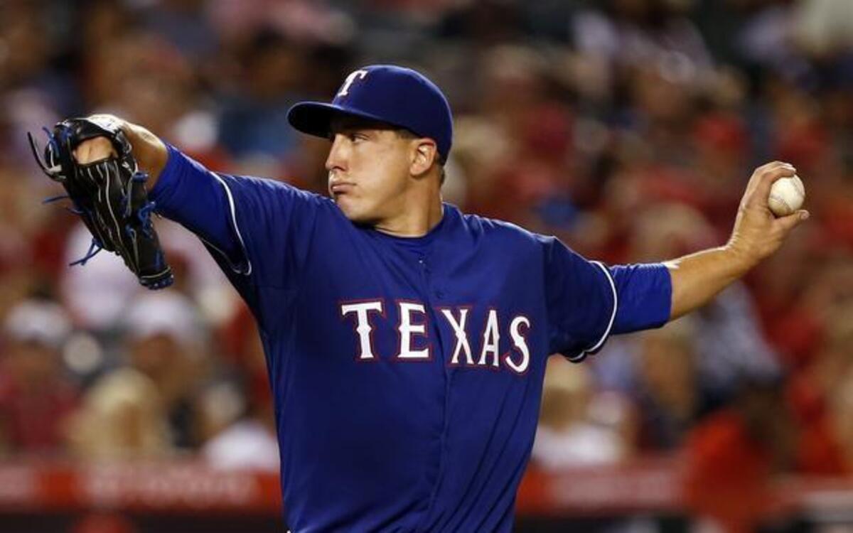 
Derek Holland tossed eight innings Saturday to beat the Angels, then got to meet actor Charlie Sheen after the game.

