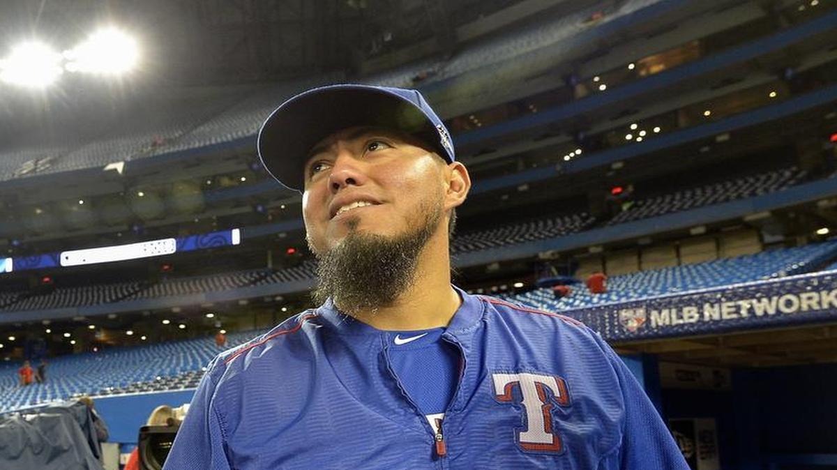 If the Rangers make a qualifying offer to Yovani Gallardo, he could become the first MLB player to accept one.