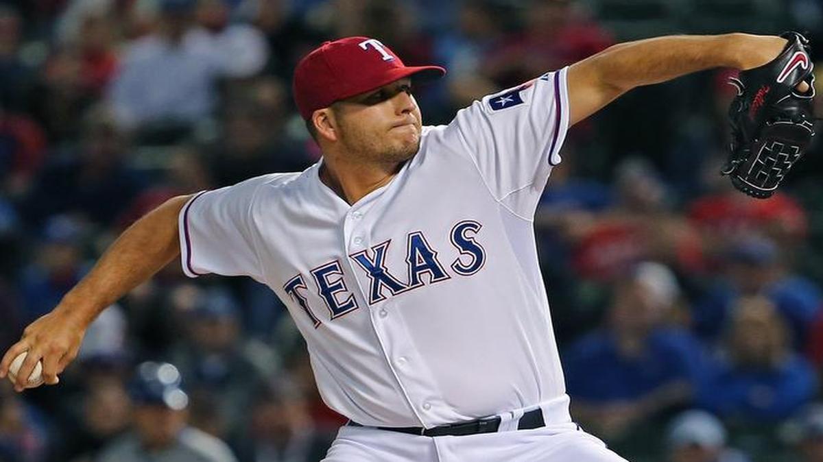 
Rangers relief pitcher Shawn Tolleson was officially named the team’s closer Tuesday by manager Jeff Banister.
