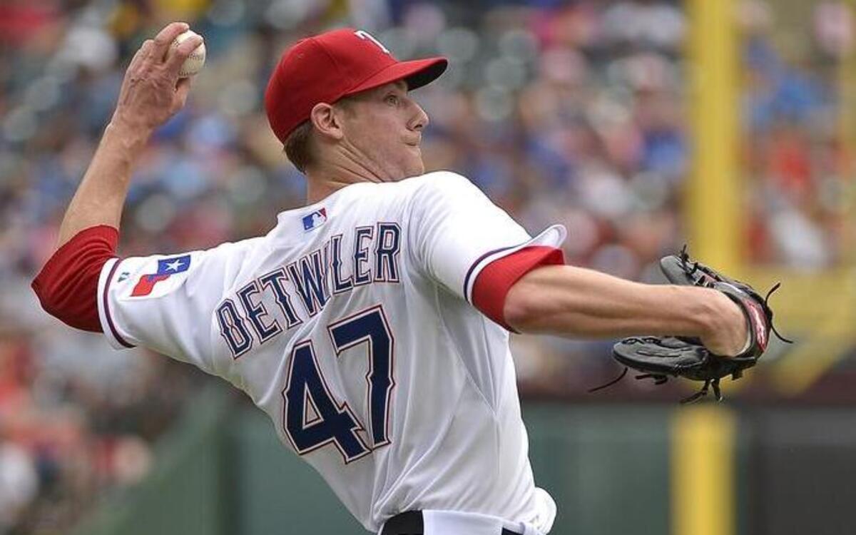 
Ross Detwiler is now 0-5 with a 6.95 ERA, but the Rangers don’t have many options to replace him.


