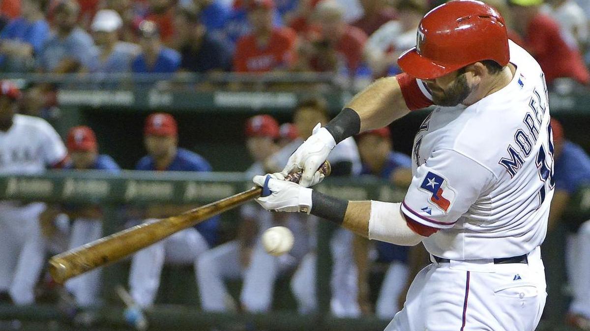 Mitch Moreland will make $5.7 million in 2016 after avoiding arbitration with the Rangers early Wednesday only hours before a scheduled arbitration hearing.
