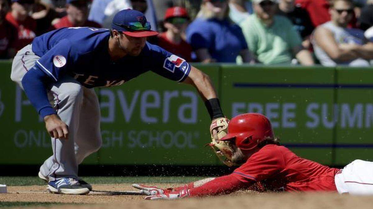
Rangers third baseman Joey Gallo tags Los Angeles Angels’ Collin Cowgill out at third as Cowgill tried to advance on his hit during the third inning Monday.
