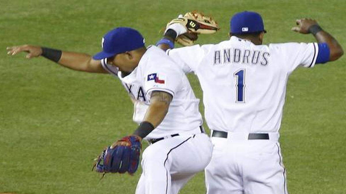 
Rougned Odor, left, and Elvis Andrus celebrate Tuesday after the Rangers’ victory.
