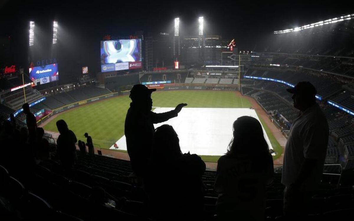 Fans at SunTrust Park waited as long as they could before the Rangers’ game against the Braves was rained out.
