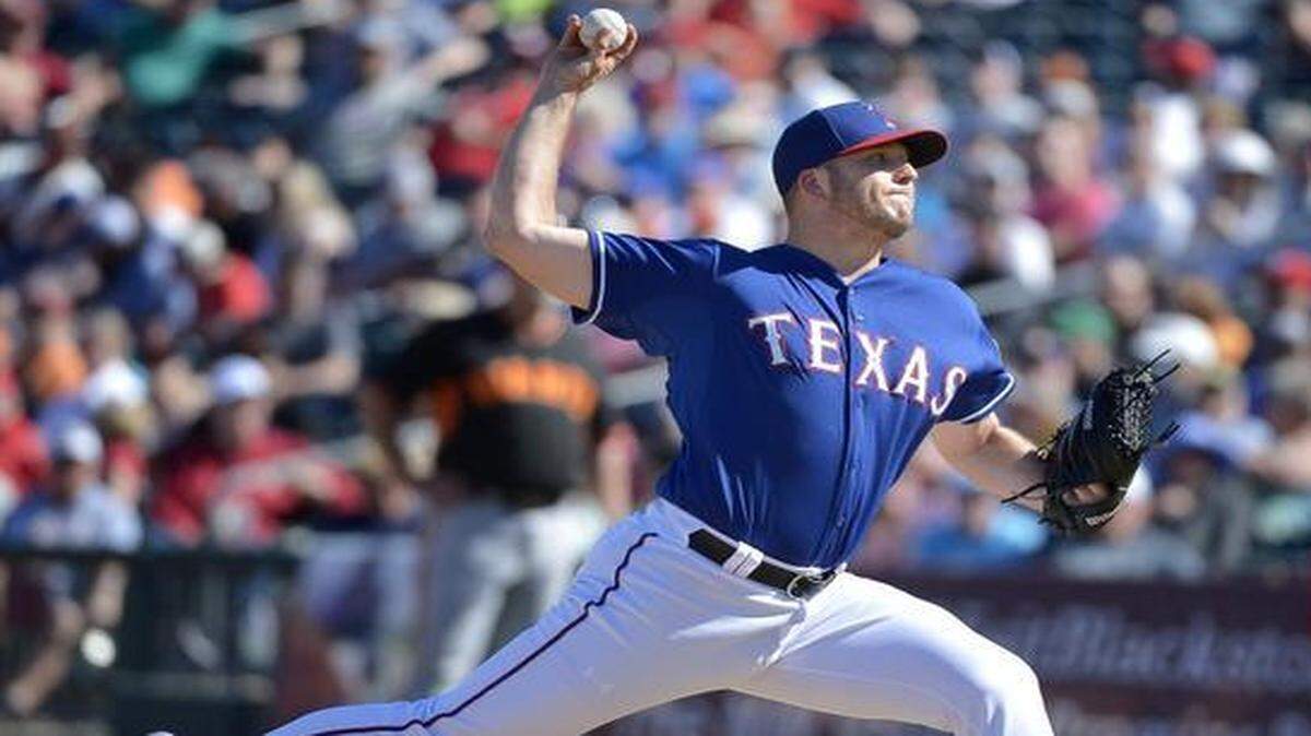
Shawn Tolleson rates as the Rangers’ best reliever against left-handed hitters from their all-right-handed bullpen.
