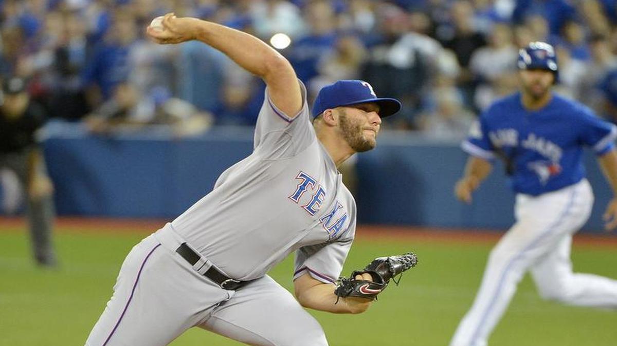 Shawn Tolleson will enter spring training as the Rangers’ closer, assuming he isn’t traded away for a starting pitcher.