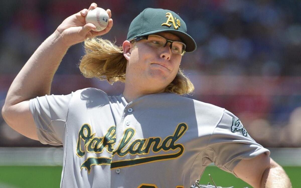 The Rangers signed right-hander A.J. Griffin, who went 14-10 with a 3.83 ERA in 200 innings with the Oakland Athletics in 2013 before having Tommy John surgery in 2014.