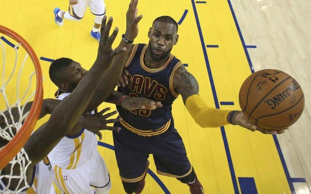 Cleveland Cavaliers forward LeBron James, right, shoots against the Golden State Warriors during Game 1 on Thursday. James and Cavaliers will try to even the series at 7 p.m. Sunday on ABC (WFAA/Channel 8).