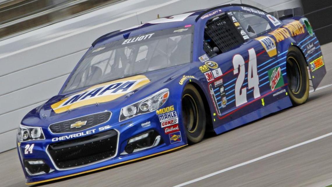 Chase Elliott qualified fourth but had to start in 40th after switching his transmission.