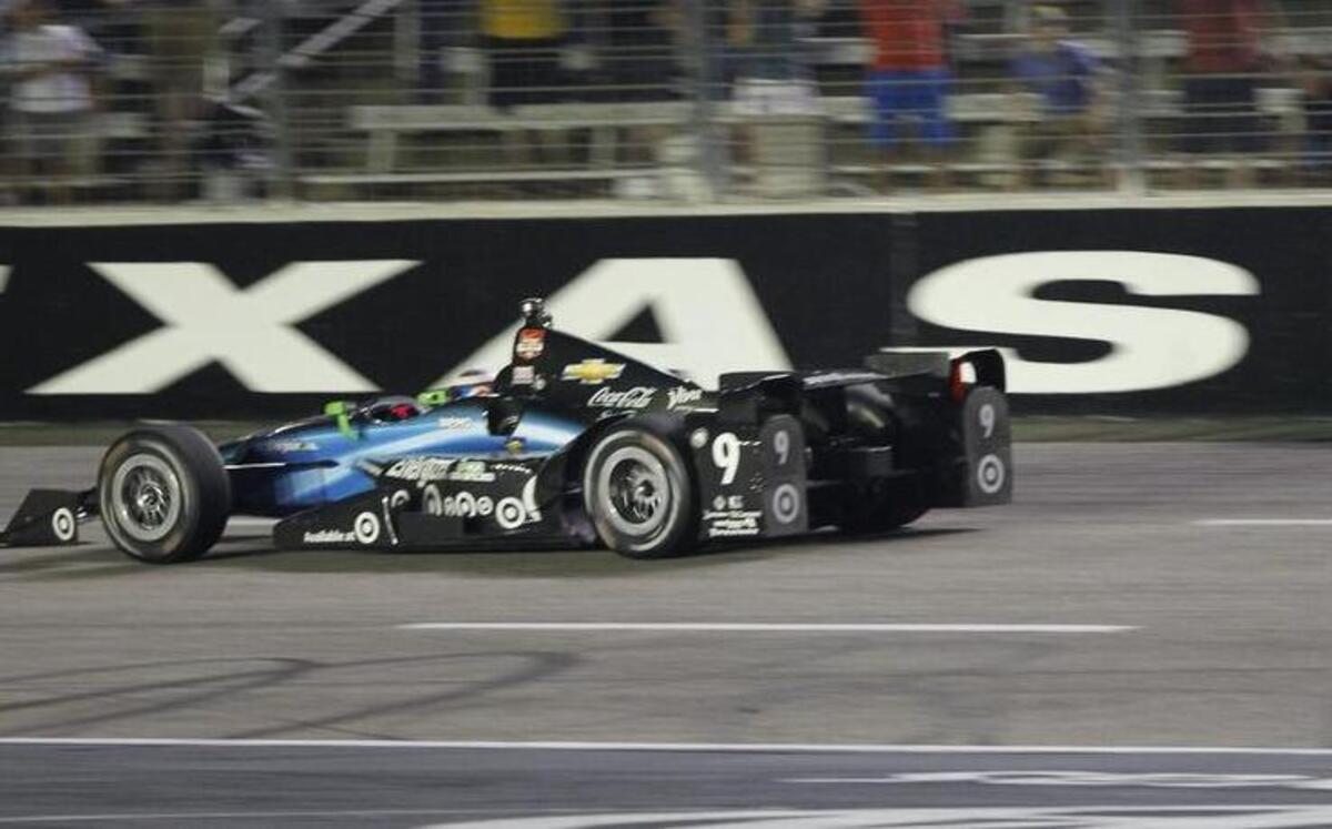 
Scott Dixon pilots his Ganassi Chevrolet to a 7.8-second victory over teammate Tony Kanaan at TMS. 

