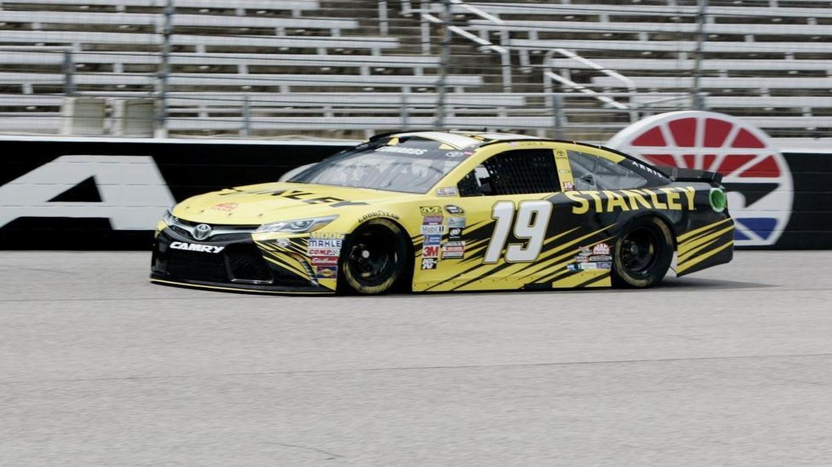 Carl Edwards won qualifying on Friday at Texas Motor Speedway.