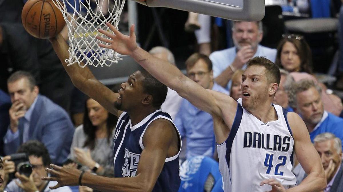 Kevin Durant of the Thunder, left, went under, over, around and through David Lee and the Mavericks with 34 points.