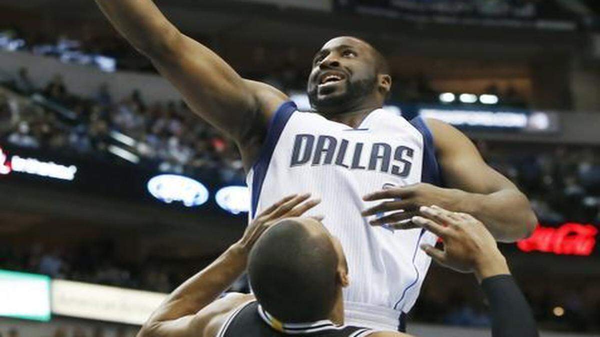 
Mavericks guard Raymond Felton had two points and two rebounds in eight minutes Tuesday against the Spurs.



