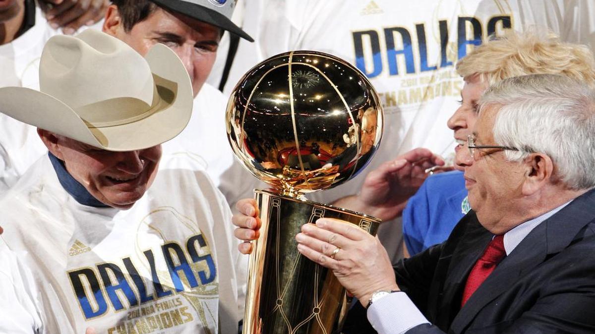 Former Mavericks owner Don Carter accepts the championship trophy from NBA Commissioner David Stern in 2011.