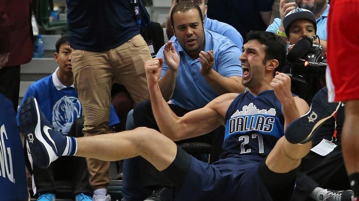 Mavericks center Zaza Pachulia has seen his minutes decrease since the addition of free agent David Lee on Feb. 28.