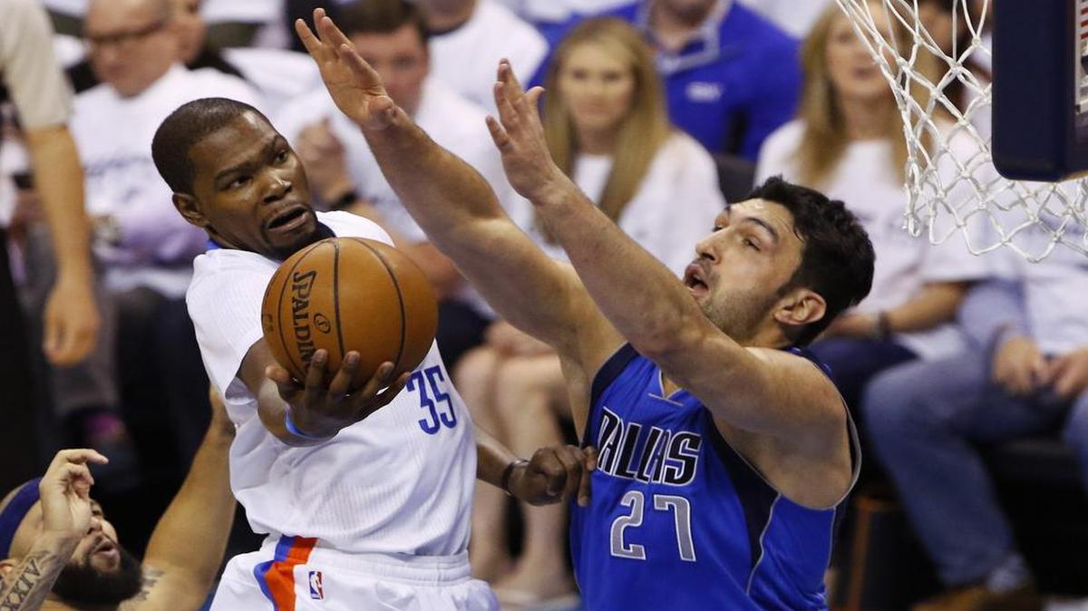 Thunder forward Kevin Durant, leaning in against Mavericks center Zaza Pachulia, was just 7 of 33 from the field in Game 2.