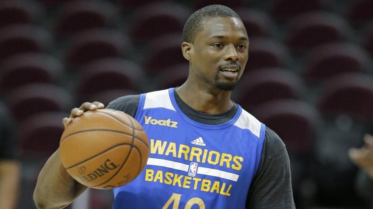 Former Warriors forward Harrison Barnes signed his four-year contract with the Mavericks at 11:01 p.m. Wednesday.