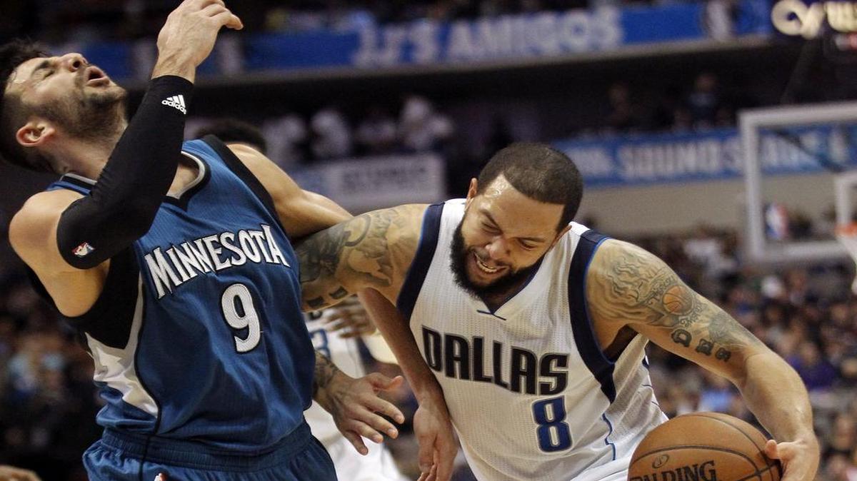 Mavericks point guard Deron Williams, right, banging into Timberwolves guard Ricky Rubio on Sunday, has a combined 36 points and 22 assists in the last two games.