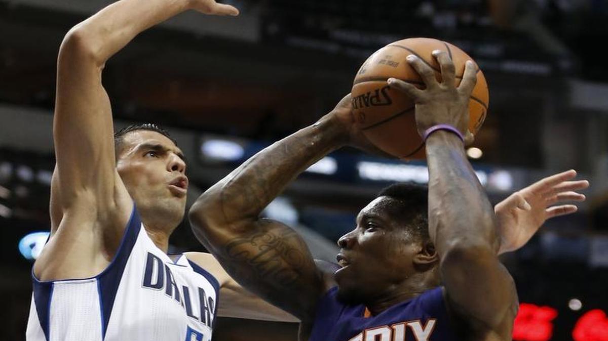 The Suns’ Eric Bledsoe finds it tough to shoot over Mavericks center Salah Mejri, who has 17 points, 28 rebounds and four blocks in four games.