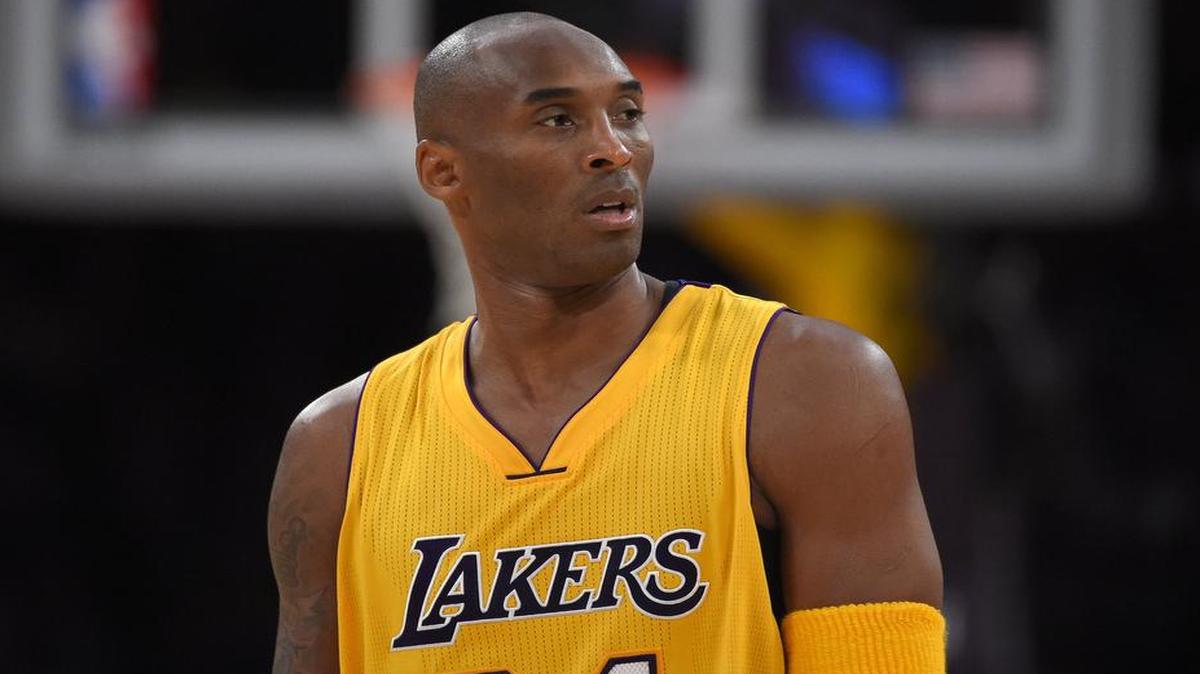 Kobe Bryant has missed the past two games with a back injury but is expected to play Friday in what could be his final appearance in Dallas.