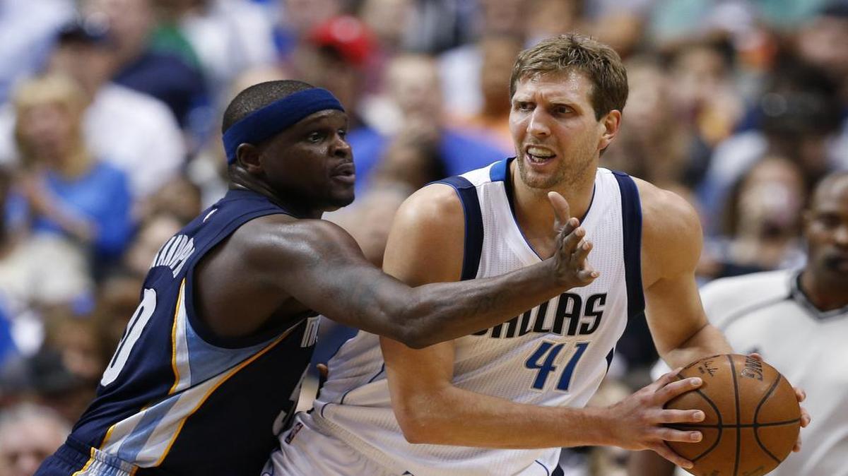 Dirk Nowitzki, right, scored 21 points against Zach Randolph and the Memphis Grizzlies on Friday night. Nowitzki had gone six consecutive games scoring under 20 points before that game.