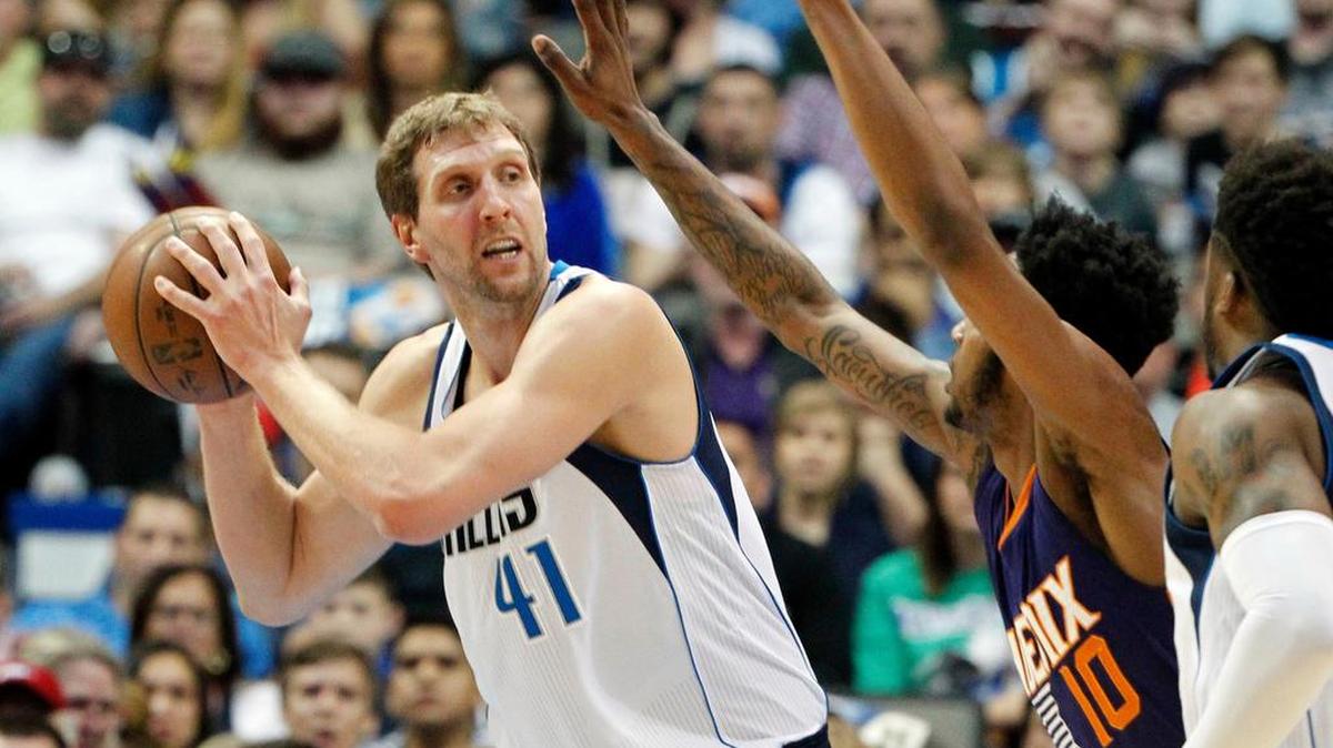 Dallas Mavericks forward Dirk Nowitzki, left, had a 23-point, 11-rebound game go to waste in a loss to the Phoenix Suns on Saturday night.