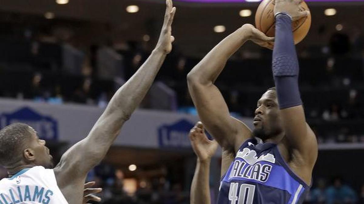 Mavericks forward Harrison Barnes, right, led his team in scoring (25 points) and rebounds (11) in Wednesday’s 115-111 victory at Charlotte.