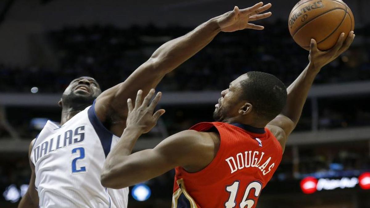 Dallas Mavericks guard Raymond Felton (2) defends against New Orleans Pelicans guard Toney Douglas (16) during the first half Saturday. The Mavericks suffered their second straight loss.