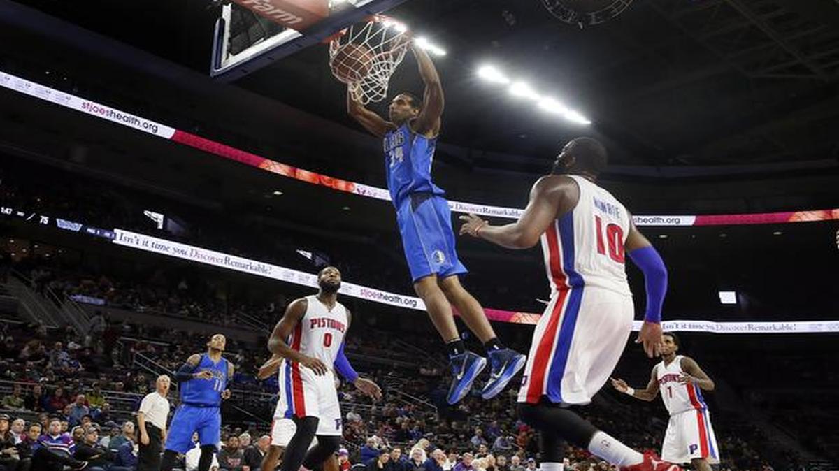 
Dallas Mavericks forward Brandan Wright (34) dunks against the Detroit Pistons during the second half. 
