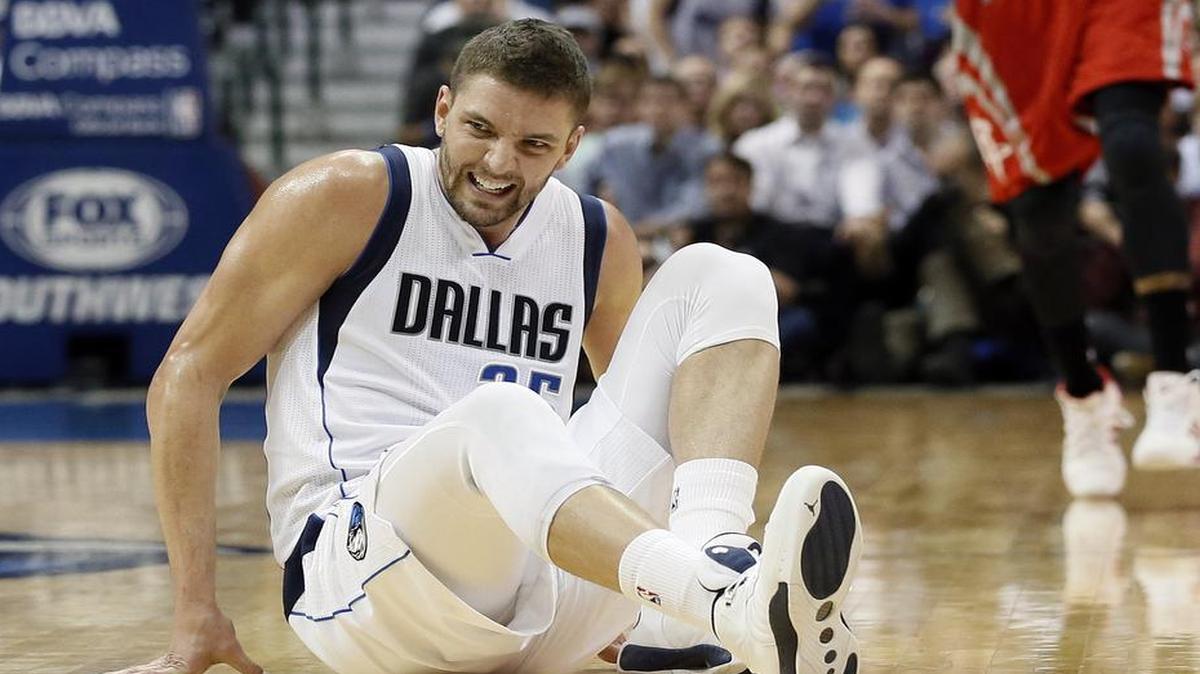 
Chandler Parsons says he’ll stay busy this summer rehabbing his right knee and recruiting free agents to join the Mavericks.


