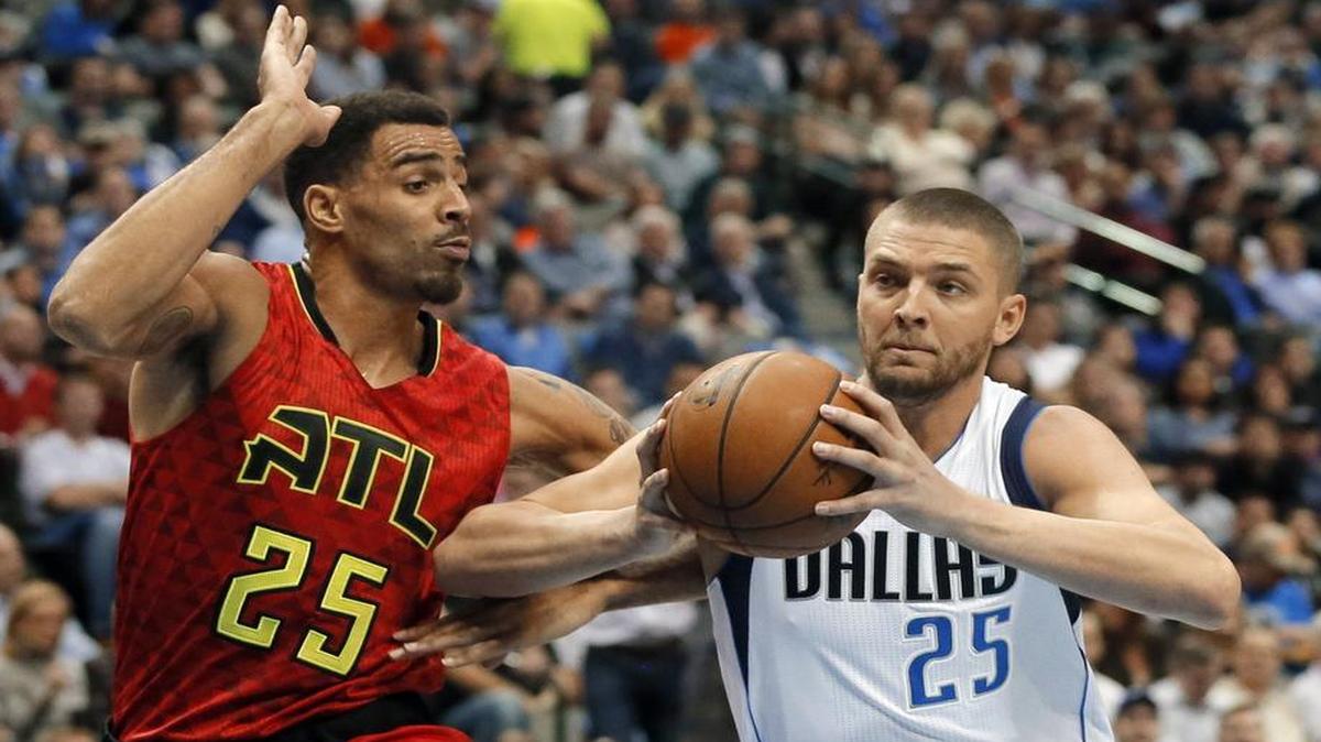 Mavericks small forward Chandler Parsons, driving against the Hawks’ Thabo Sefolosha, said of his five-point output Wednesday: “I didn’t deserve to be out there.”
