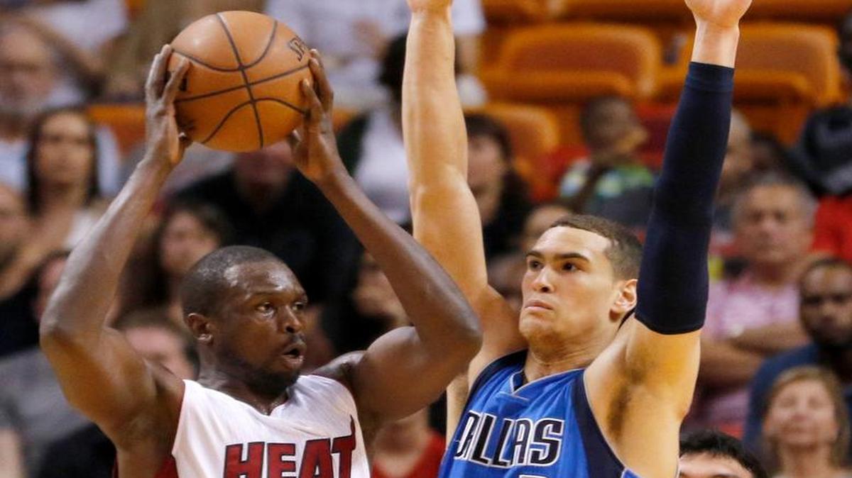 Luol Deng and the Heat hammered Dwight Powell and the Mavericks on Friday night.
