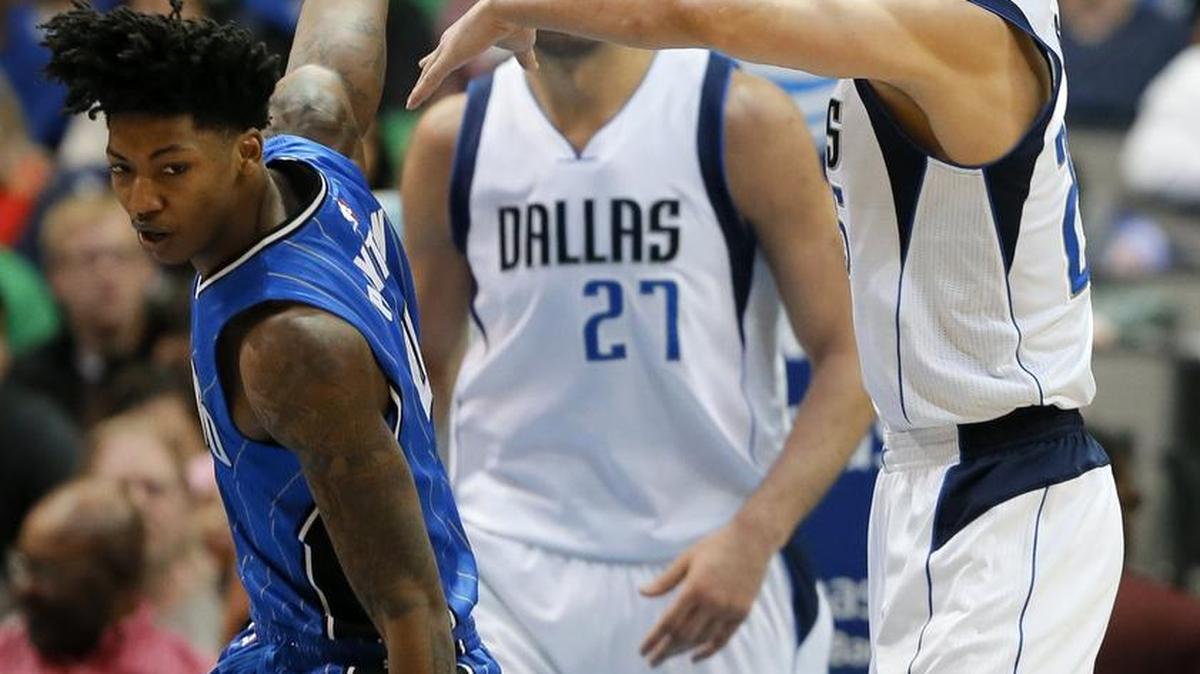 Mavericks forward Chandler Parsons, right, who scored 17, wrestles the ball away from the Magic’s Elfrid Payton in Tuesday’s game.