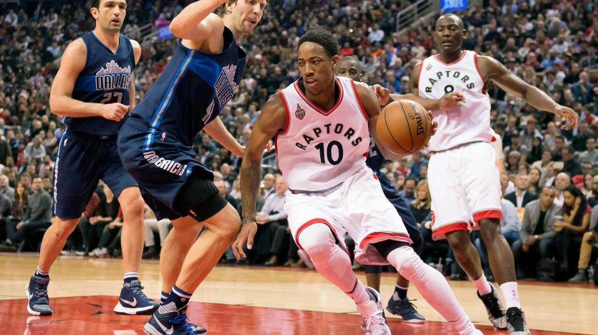 DeMar DeRozan scored 28 points against Dirk Nowitzki and the Mavericks on Tuesday.