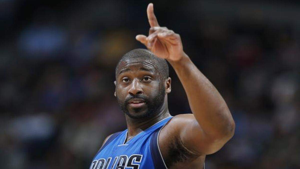 
It’s been a long season for Mavericks guard Raymond Felton, but things are looking up after he scored 13 points and the winning basket at Denver on Friday night.



