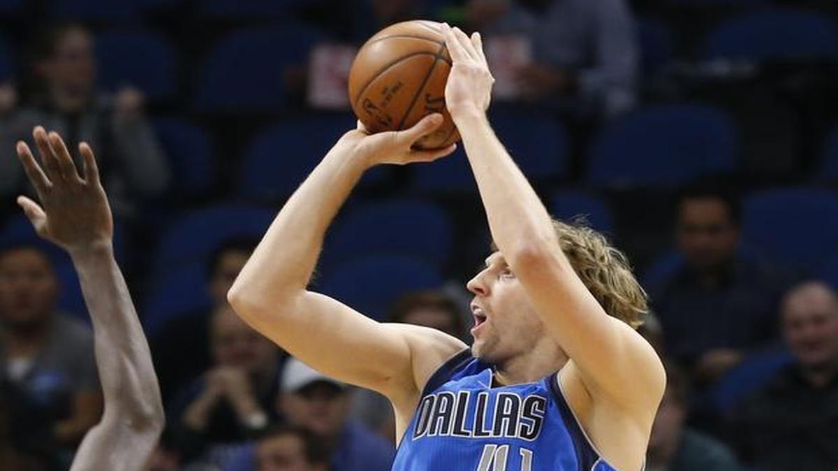 Dirk Nowitzki found his range in Monday’s loss to the Timberwolves, scoring a season-high 26 points on 8-of-16 shooting in 31 minutes.