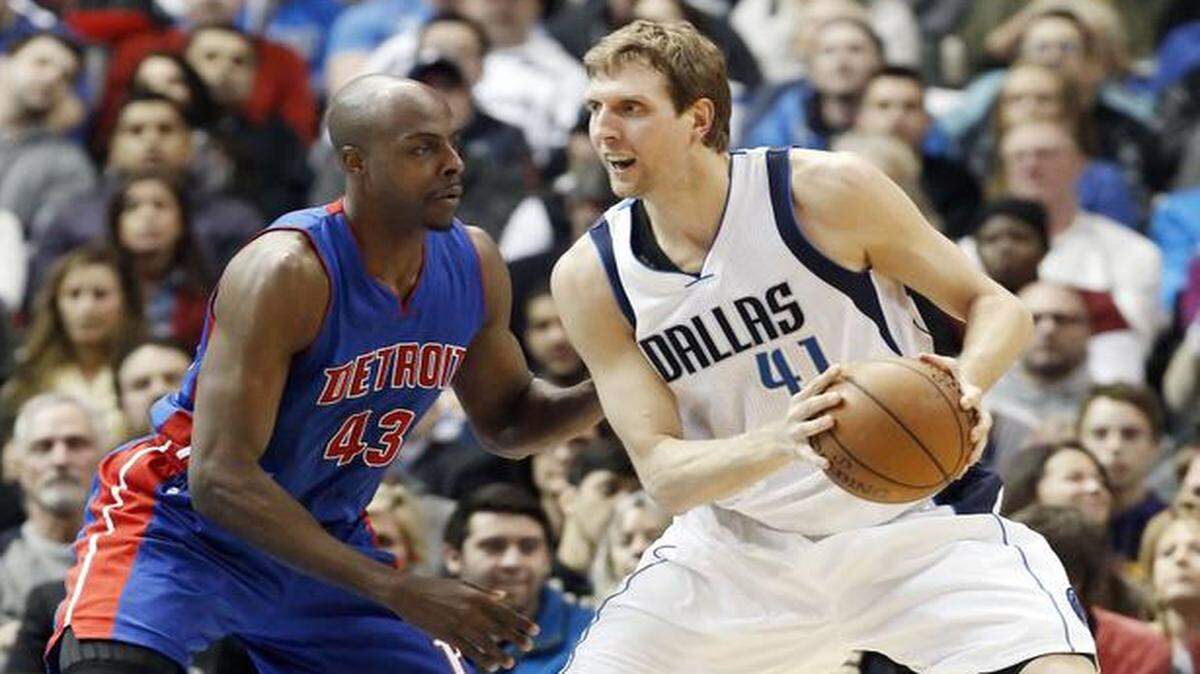 
Dirk Nowitzki, working against the Pistons’ Anthony Tolliver, has averaged 15.8 points the past five games. 


