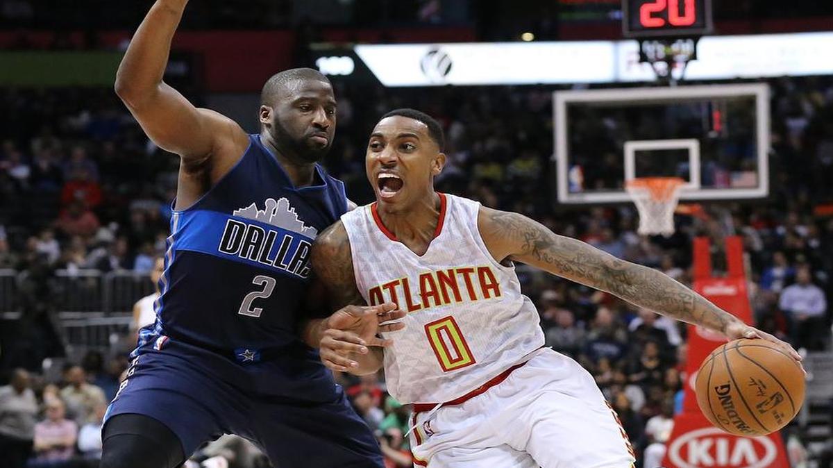 Hawks guard Jeff Teague, right, finished with 32 points and eight assists Tuesday night while sliding past the Mavericks and Raymond Felton.