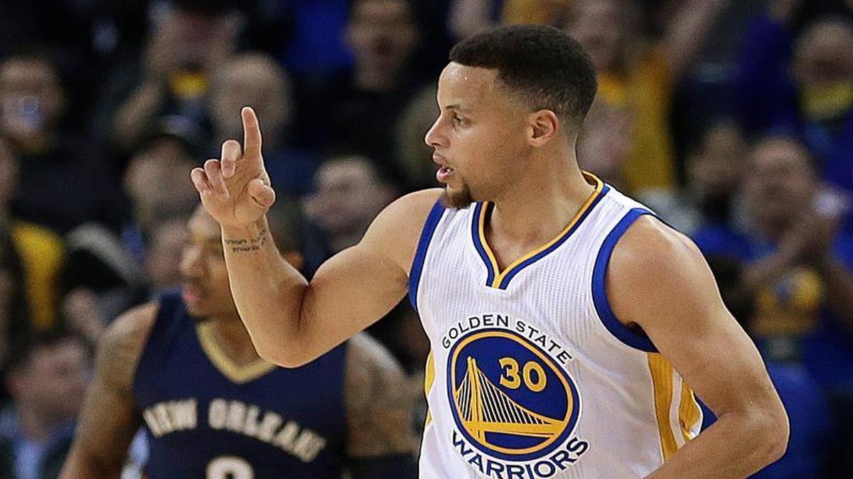Stephen Curry is averaging 30.4 points a game on 51.2 percent shooting this season as the Golden State Warriors close in on the Chicago Bulls’ all-time record of 72 wins during the 1995-96 season.