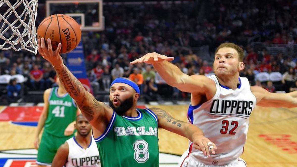 Dallas Mavericks guard Deron Williams, left, shoots as Los Angeles Clippers forward Blake Griffin defends during the first half of an NBA basketball game, Sunday, April 10, 2016, in Los Angeles.