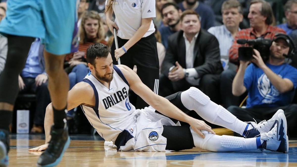 Dallas Mavericks center Andrew Bogut suffered a bone bruise against the Charlotte Hornets on Monday.