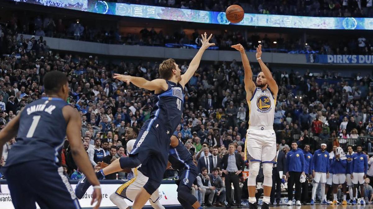 With the game tied and three seconds on the clock, Golden State Warriors guard Stephen Curry (30) sinks the winning 3-point shot over Dallas Mavericks forward Dirk Nowitzki (41) in Golden State’s 125-122 win Wednesday.