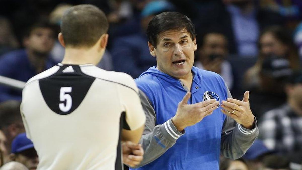 Mavericks owner Mark Cuban, right, says he is not ready to consider trading veterans to rebuild despite the team’s slow start this season.