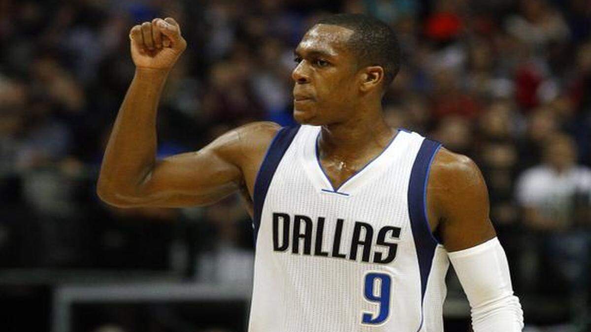 
Newly acquired guard Rajon Rondo had nine assists in his Mavericks debut. 
