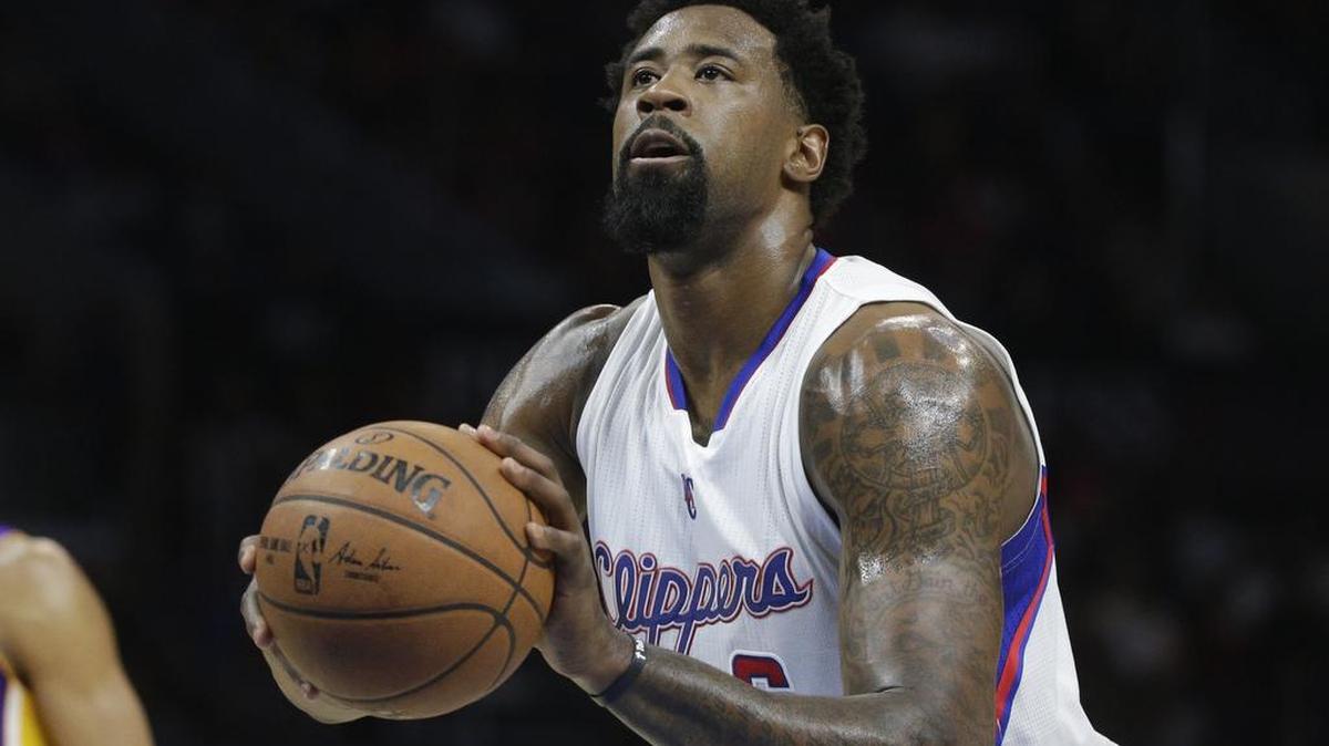 DeAndre Jordan’s decision not to join the Mavericks after agreeing to a free agent contract doesn’t sit well with former NBA great Shaq O’Neal.
