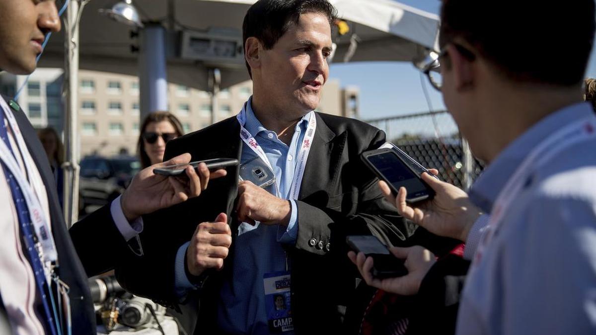 Businessman Mark Cuban stops to speak with members of the media as he arrives for the third presidential debate at University of Nevada in Las Vegas, N.Y., Oct. 19, 2016.