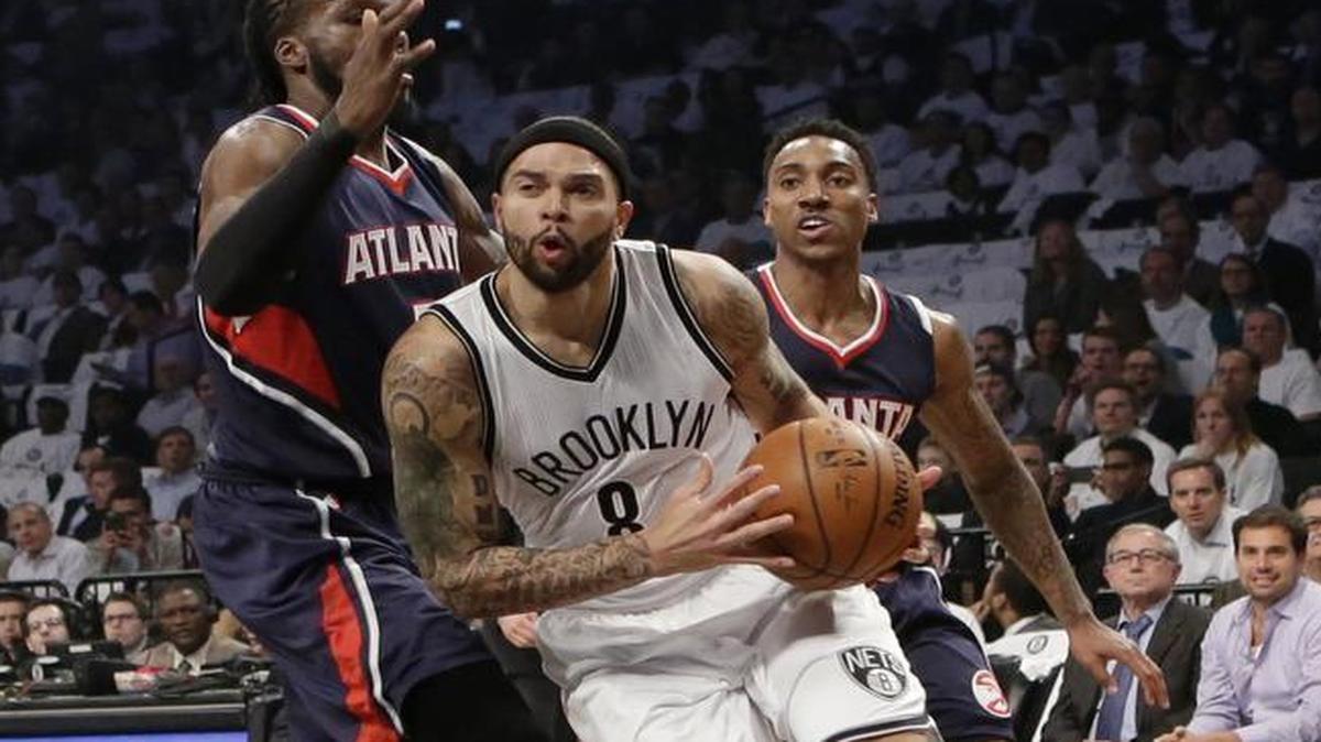 
Brooklyn Nets guard Deron Williams reportedly wants out of his deal so he can play for the Dallas Mavericks.
