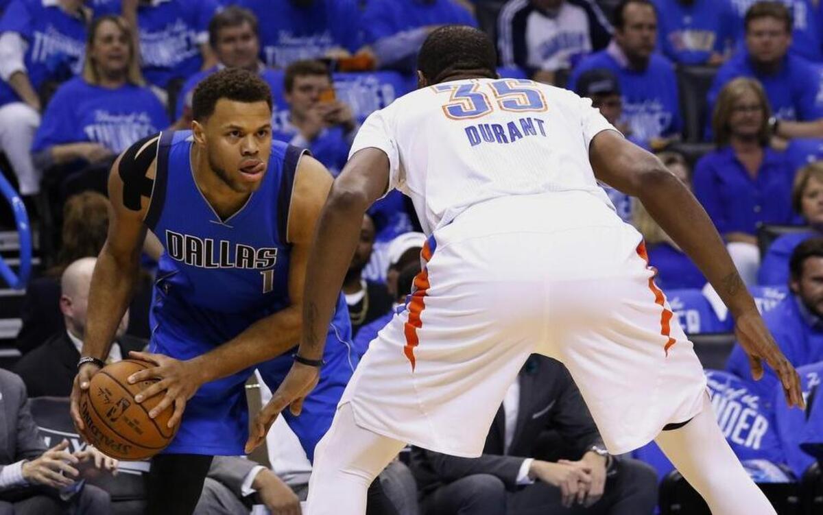 Justin Anderson, left, helped the Mavericks’ playoff push late last season when he worked his way into the starting lineup as a rookie. The Mavs finished the season 7-2 with Anderson starting to secure the sixth seed in the West.
