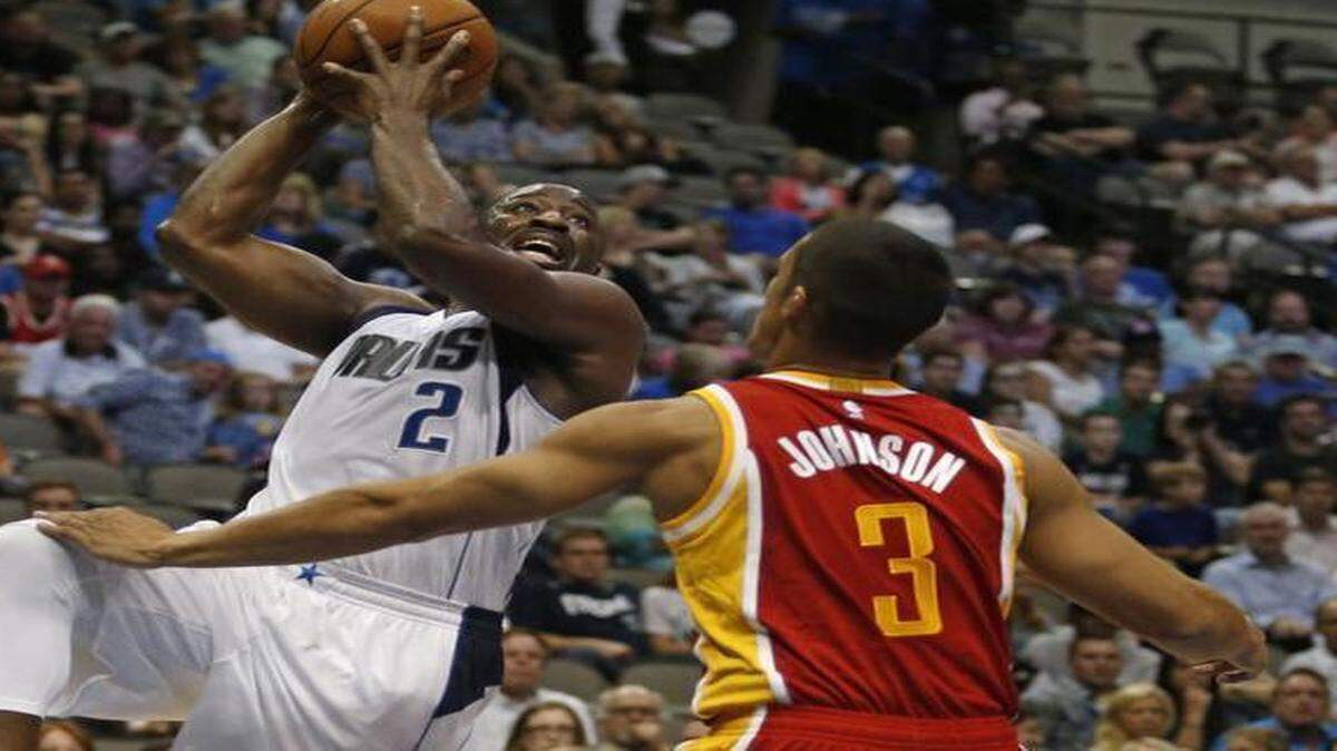 
Mavericks guard Raymond Felton, left, says he’s thankful he avoided jail time from a gun charge and is still playing.


